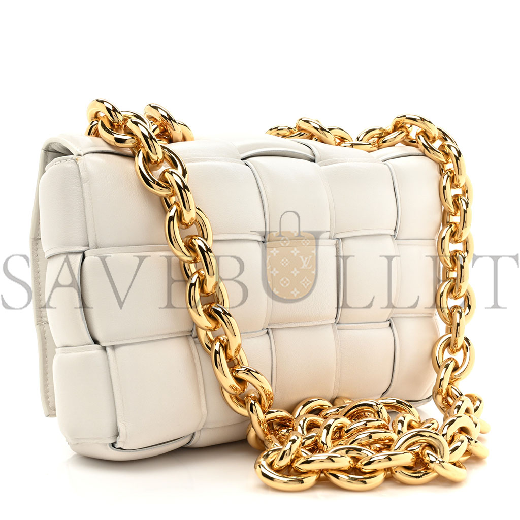 BOTTEGA VENETA LAMBSKIN MAXI INTRECCIO PADDED CHAIN CASSETTE CROSSBODY BAG WHITE (25*17*8cm)